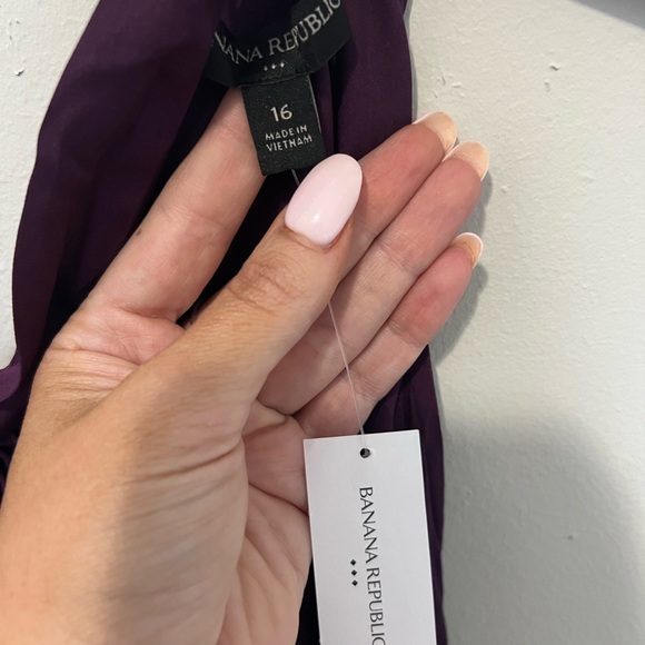 BNWT Banana Republic Plum Acordian style dress size 16 - Picture 3 of 7